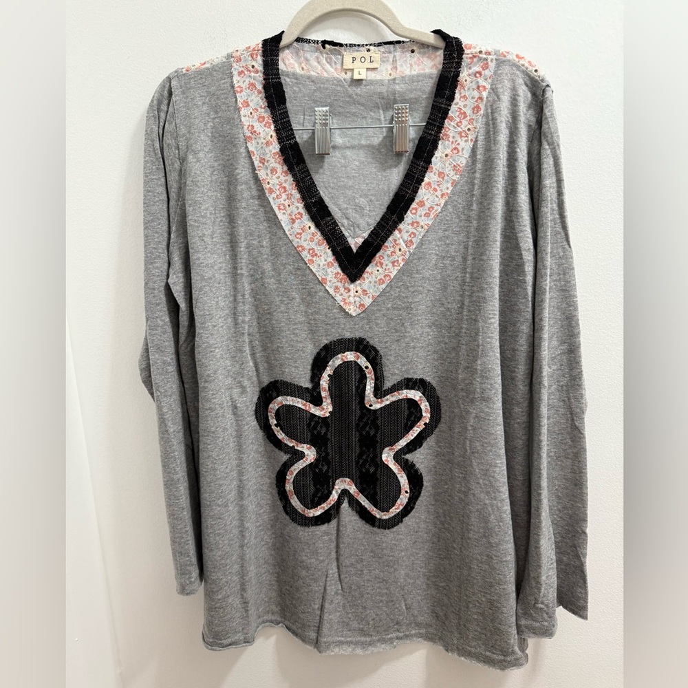 POL Gray Floral V-Neck Top